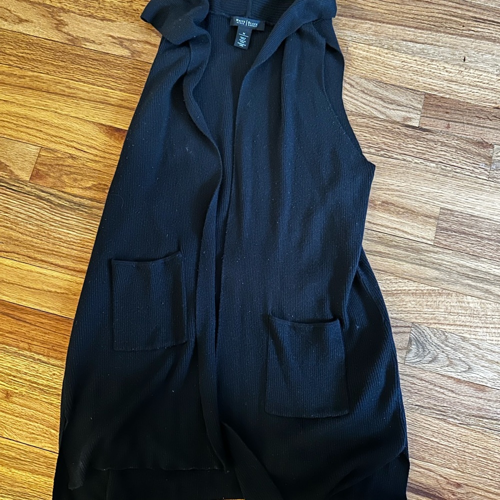 Chic Black Sleeveless Vest with Pockets